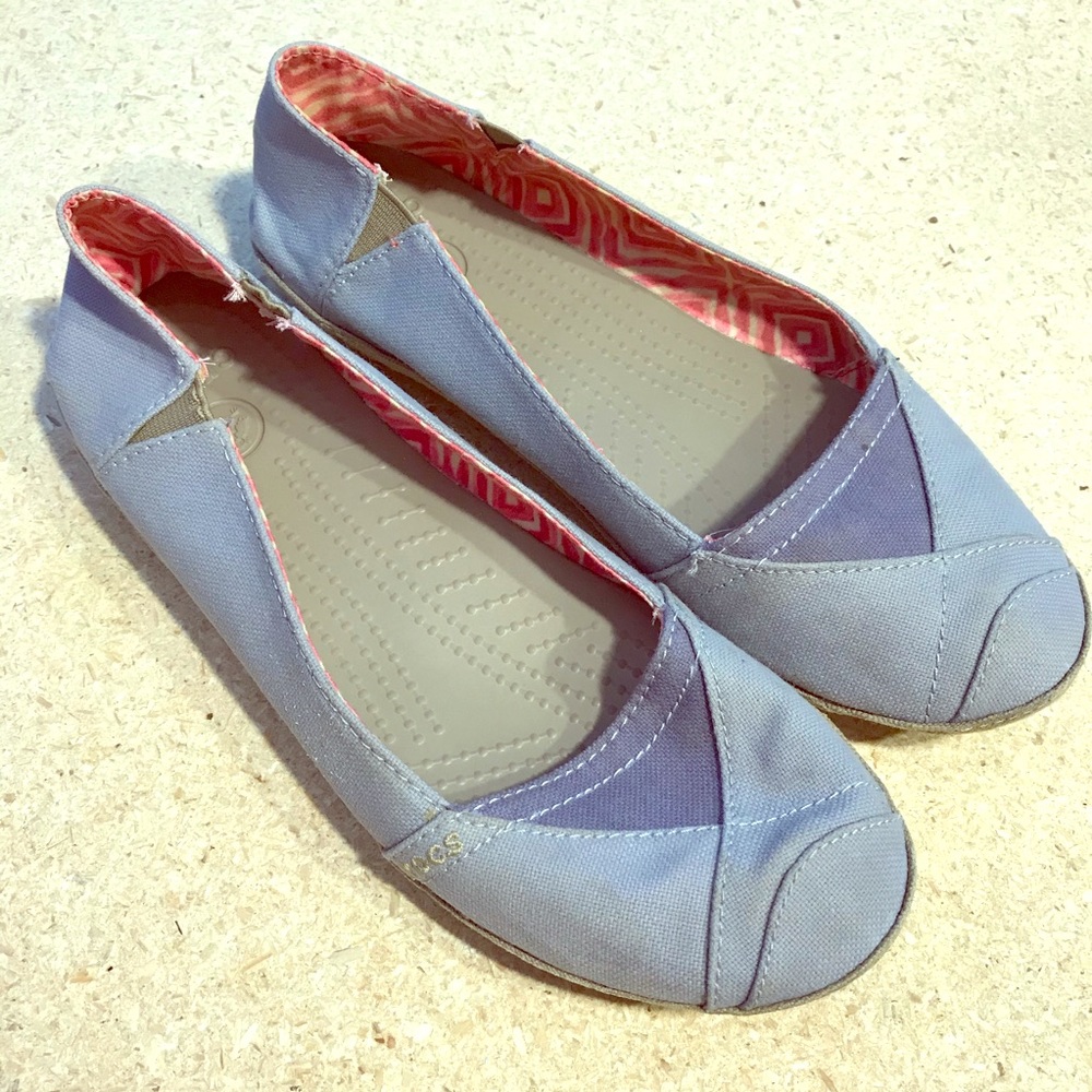 Women’s Crocs Flat Comfy Shows Size 8